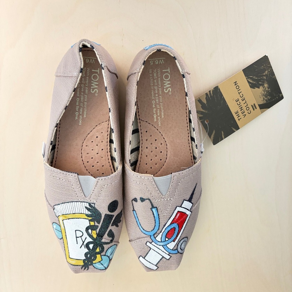 Toms Womens 6.5 Classic Venice Custom Painted Canvas Sparkly Nurse Shoes NEW